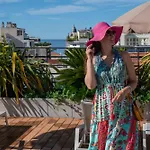 Western Premier Le Patio Des Artistes Wellness Jacuzzi