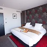 Western Premier Le Patio Des Artistes Wellness Jacuzzi 4*
