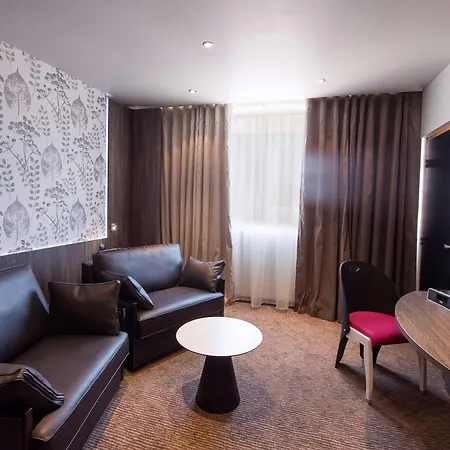 Western Premier Le Patio Des Artistes Wellness Jacuzzi 4*