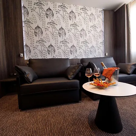 Western Premier Le Patio Des Artistes Wellness Jacuzzi