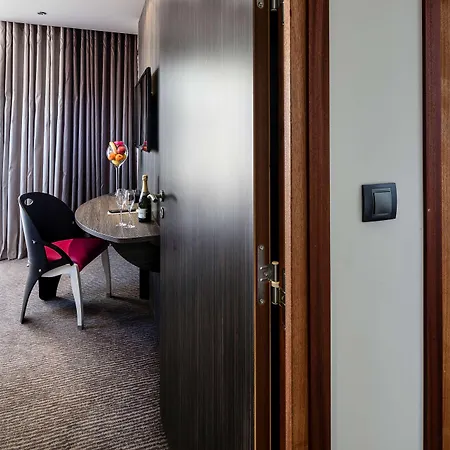 Western Premier Le Patio Des Artistes Wellness Jacuzzi Hotel Cannes