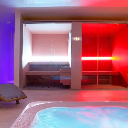 Western Premier Le Patio Des Artistes Wellness Jacuzzi 4*