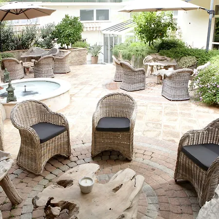 Western Premier Le Patio Des Artistes Wellness Jacuzzi