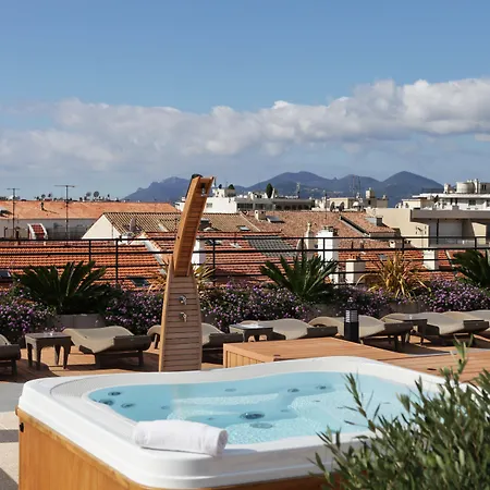 Western Premier Le Patio Des Artistes Wellness Jacuzzi فندق