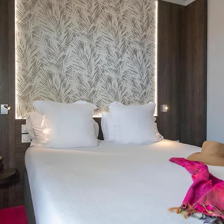 Western Premier Le Patio Des Artistes Wellness Jacuzzi 4*