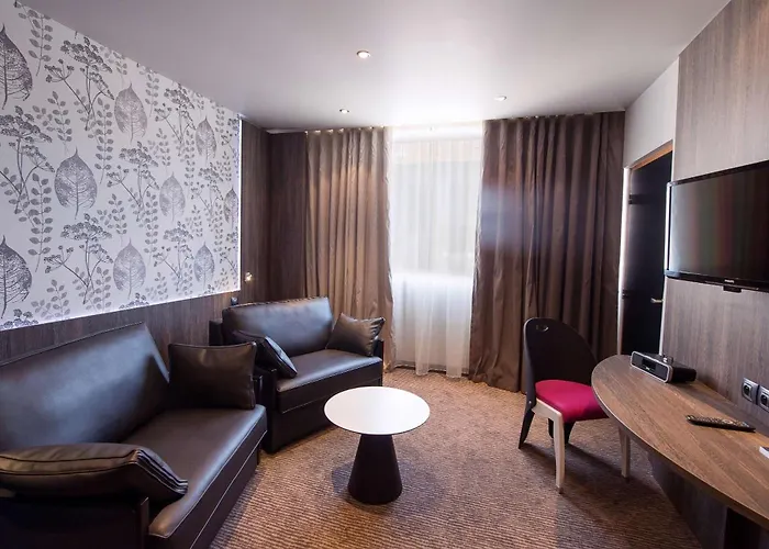 Western Premier Le Patio Des Artistes Wellness Jacuzzi 4*