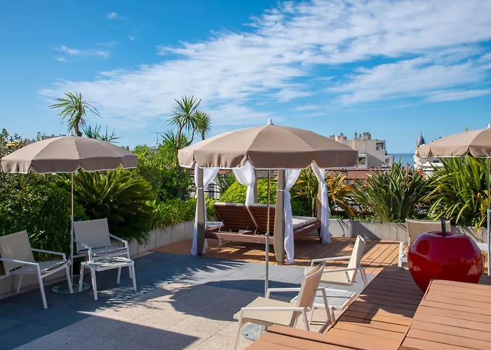 Western Premier Le Patio Des Artistes Wellness Jacuzzi 4*