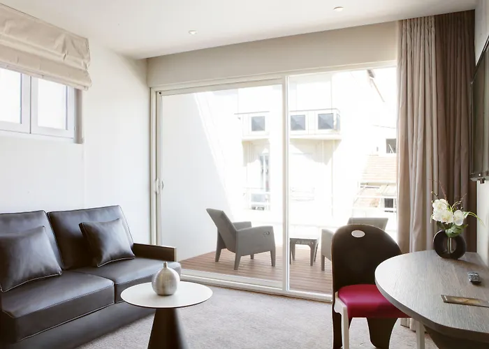 Western Premier Le Patio Des Artistes Wellness Jacuzzi 4*