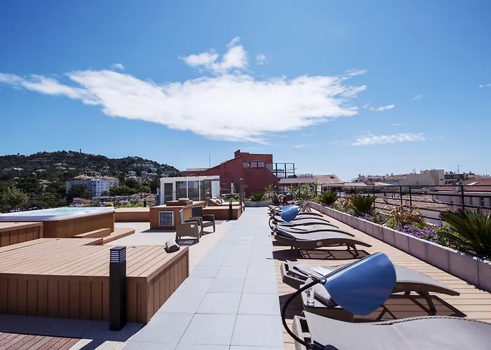 Western Premier Le Patio Des Artistes Wellness Jacuzzi 4*