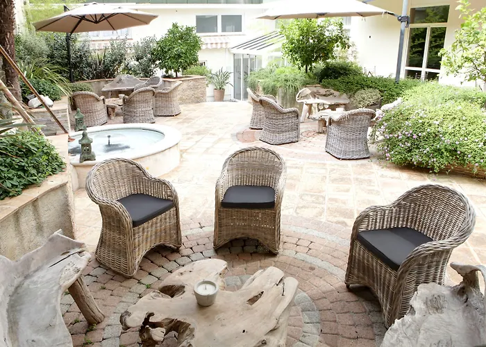 Western Premier Le Patio Des Artistes Wellness Jacuzzi