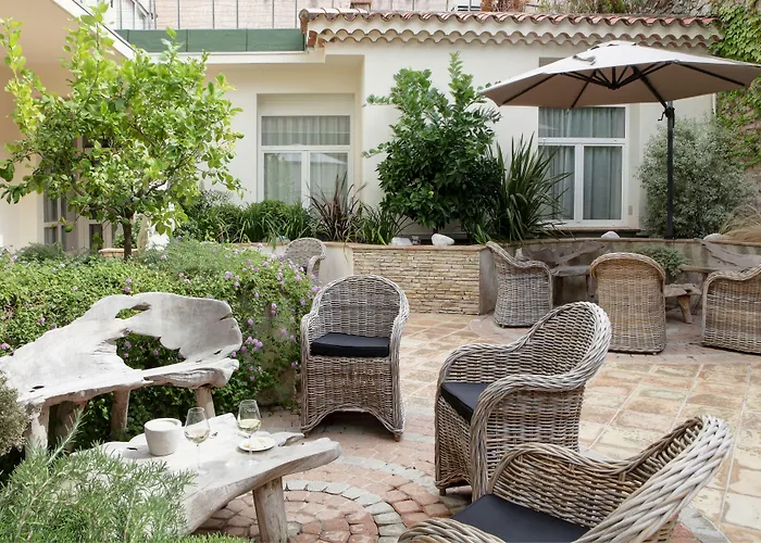 Western Premier Le Patio Des Artistes Wellness Jacuzzi