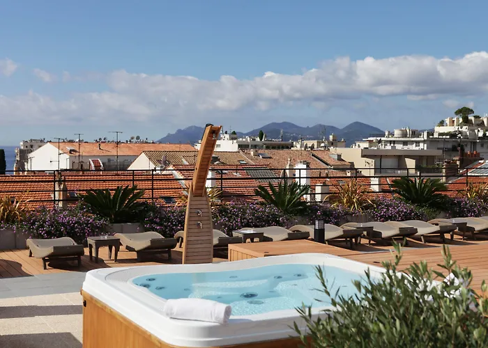 Western Premier Le Patio Des Artistes Wellness Jacuzzi Otel