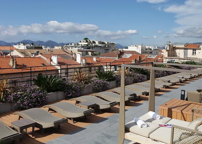 Western Premier Le Patio Des Artistes Wellness Jacuzzi